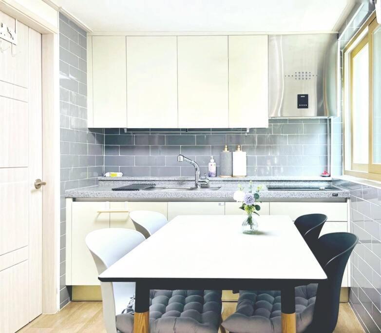 Snug J House Apartemen